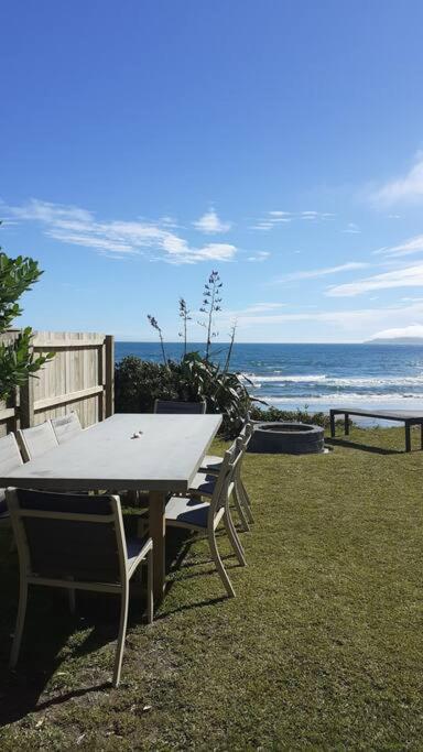 Beachfront Bliss Paraparaumu Exterior photo