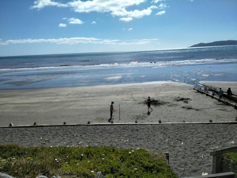 Beachfront Bliss Paraparaumu Exterior photo